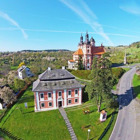 Dům zámeckých kaplanů Valec Exterior foto