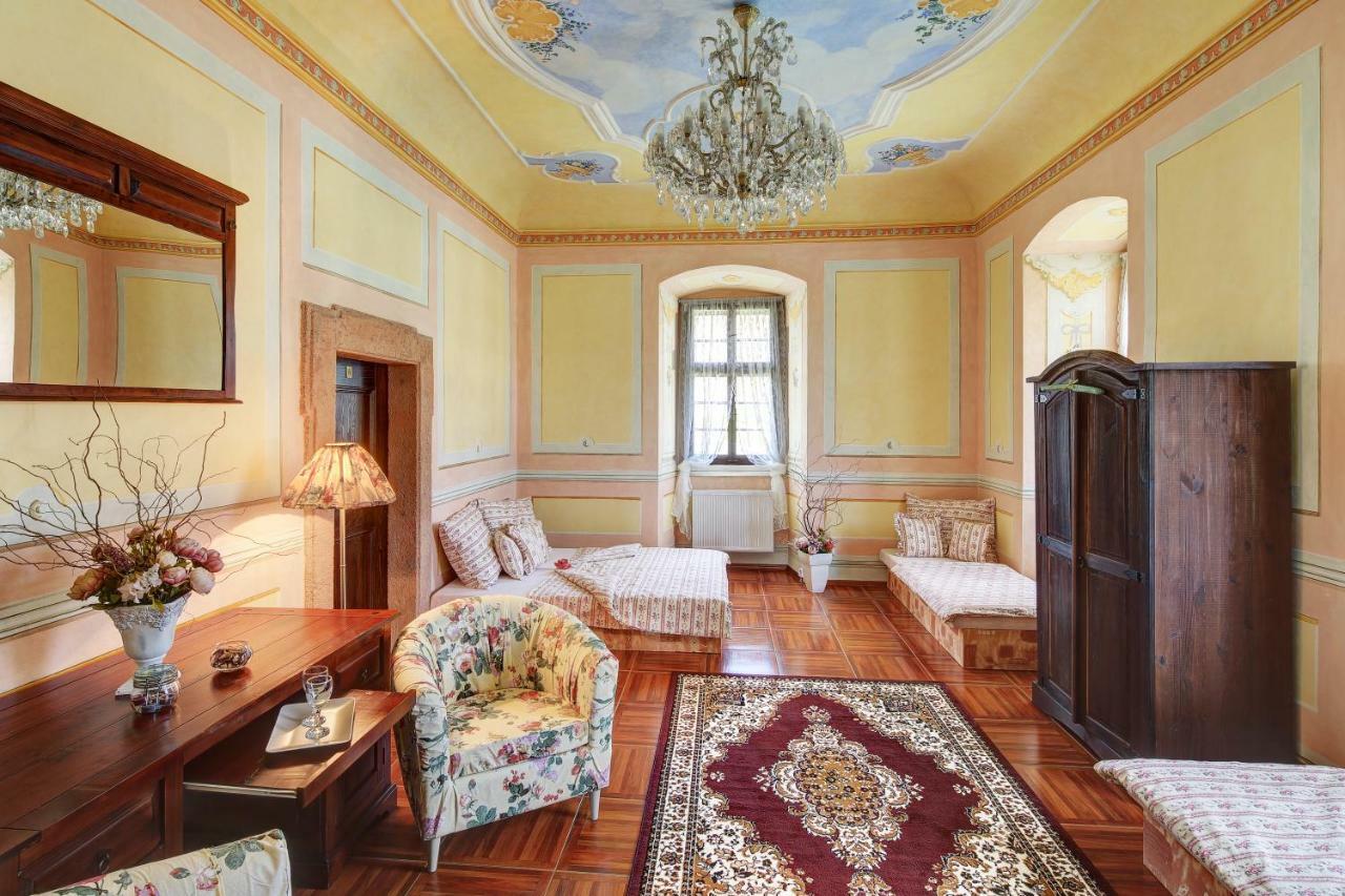 Dům zámeckých kaplanů Valec Exterior foto