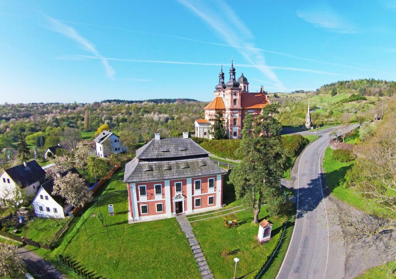 Dům zámeckých kaplanů Valec Exterior foto