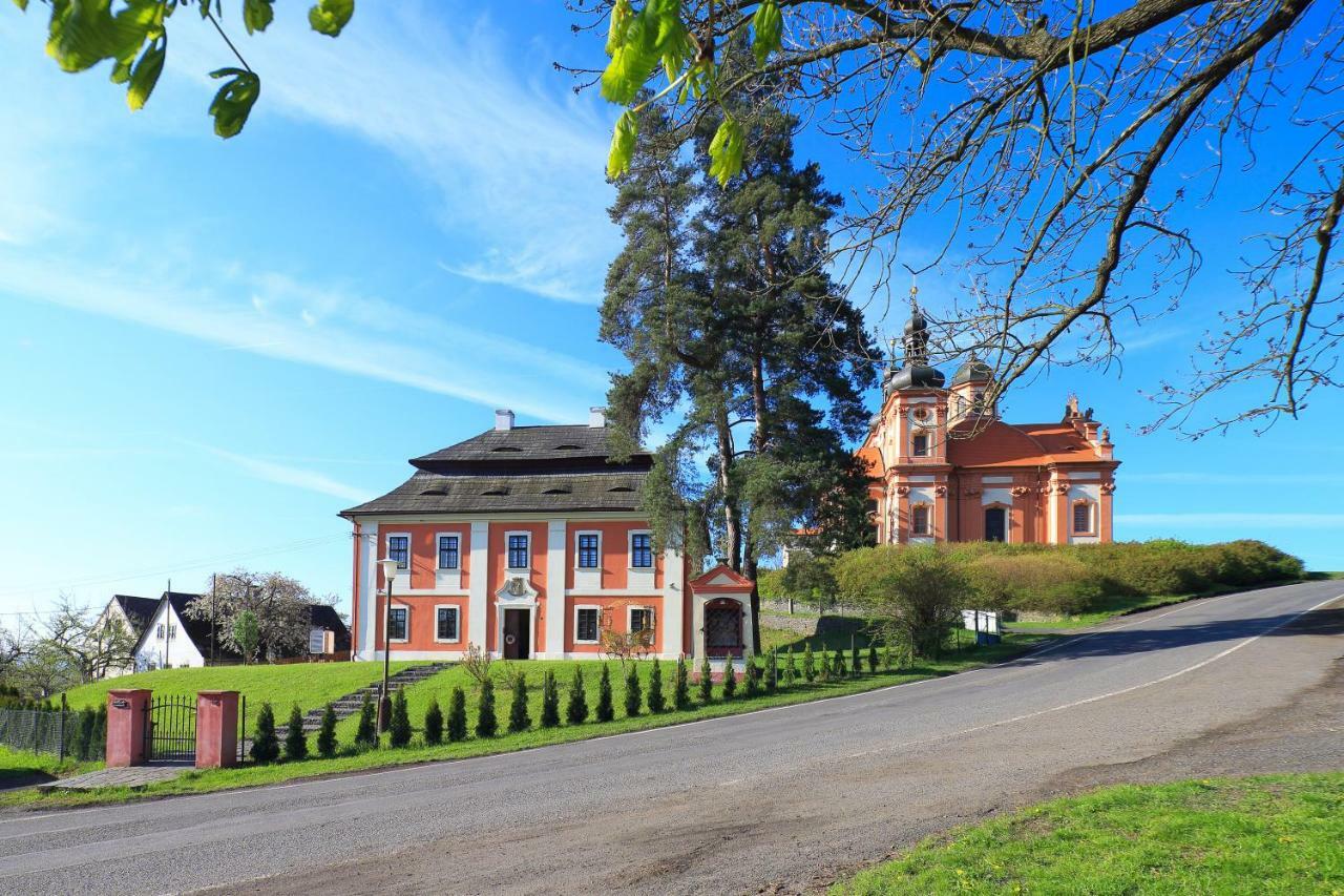 Dům zámeckých kaplanů Valec Exterior foto
