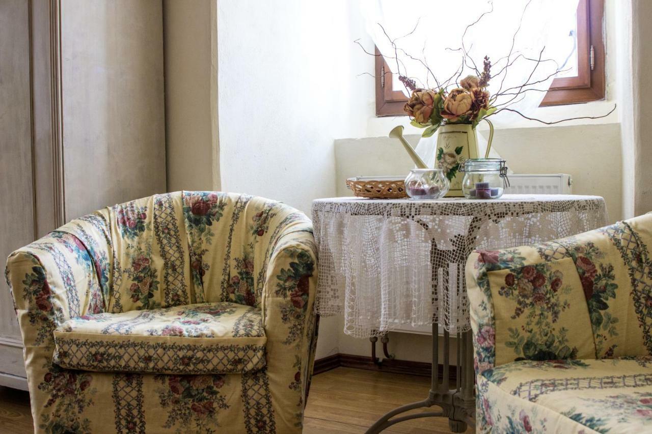 Dům zámeckých kaplanů Valec Exterior foto